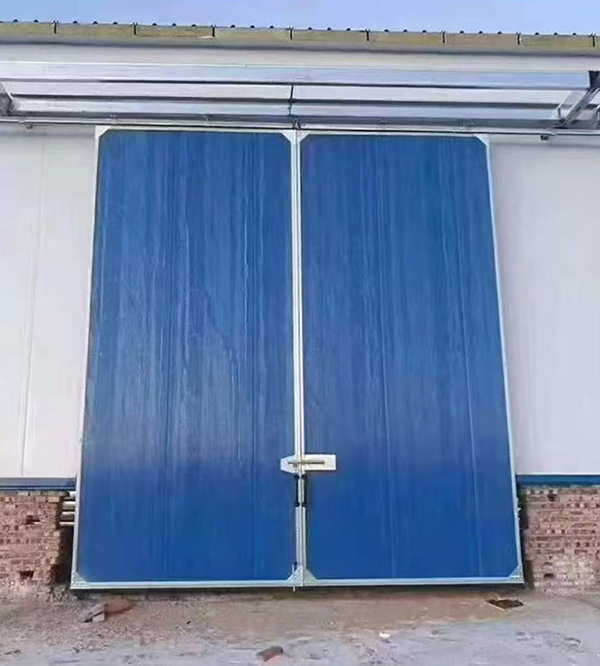 甘南工业门在大型仓储物流通道中的应用实例