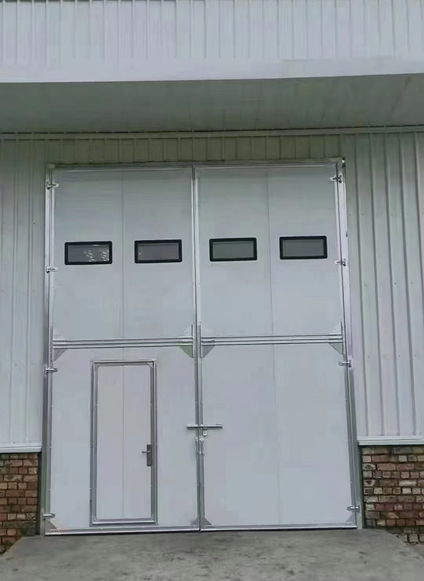 甘南工业门在设备装配车间出入口的实施记录