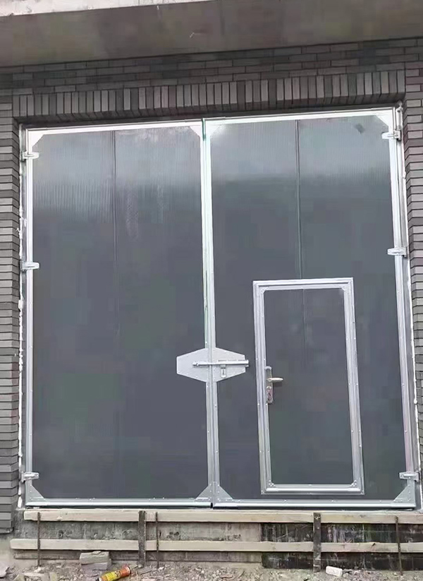 甘南工业平开门在大型设备制造车间的应用实例